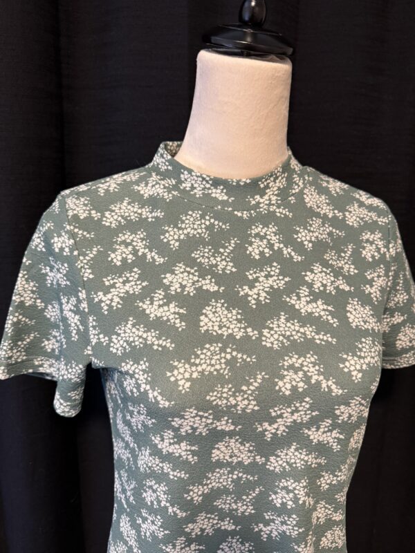 Mirrou Green/White Fitted Floral Dress - Image 3